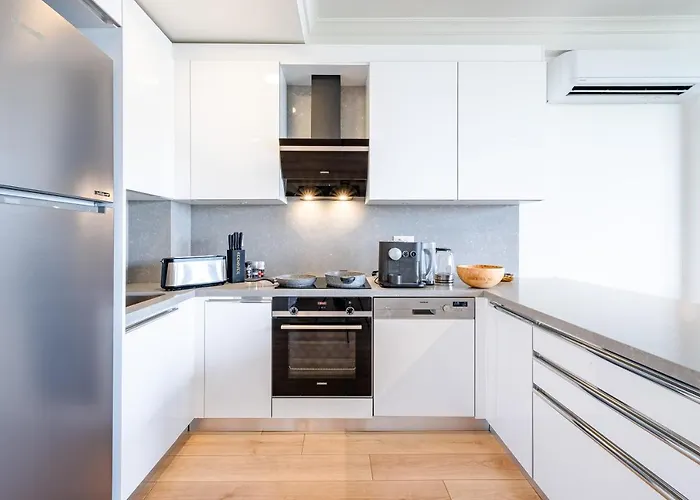 Homie - Luxury In Macka Daire