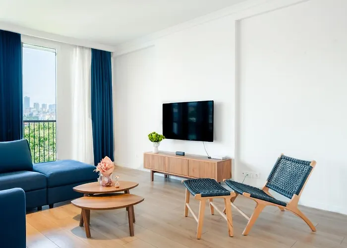 Homie - Luxury In Macka Daire