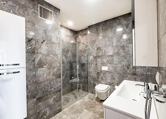 Homie - Luxury In Macka Daire