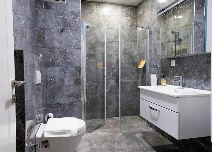 Homie - Luxury In Macka Daire *